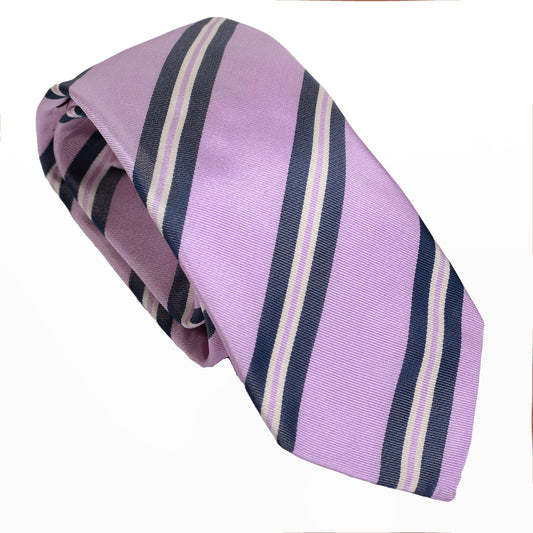 Cravatta lilla in seta italiana al 100% con righe blu reggimentali 