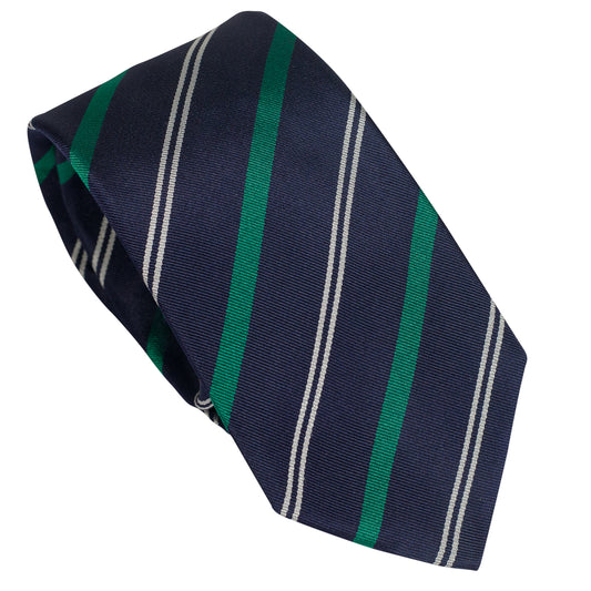 Cravatta blu navy in seta italiana al 100% con righe reggimentali verdi 